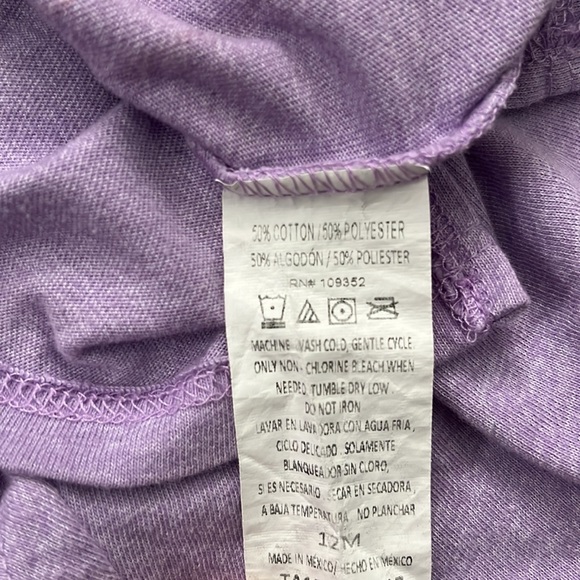 3/$15💥 Disney Minnie (Free Hugs) T-Shirt - Picture 5 of 5